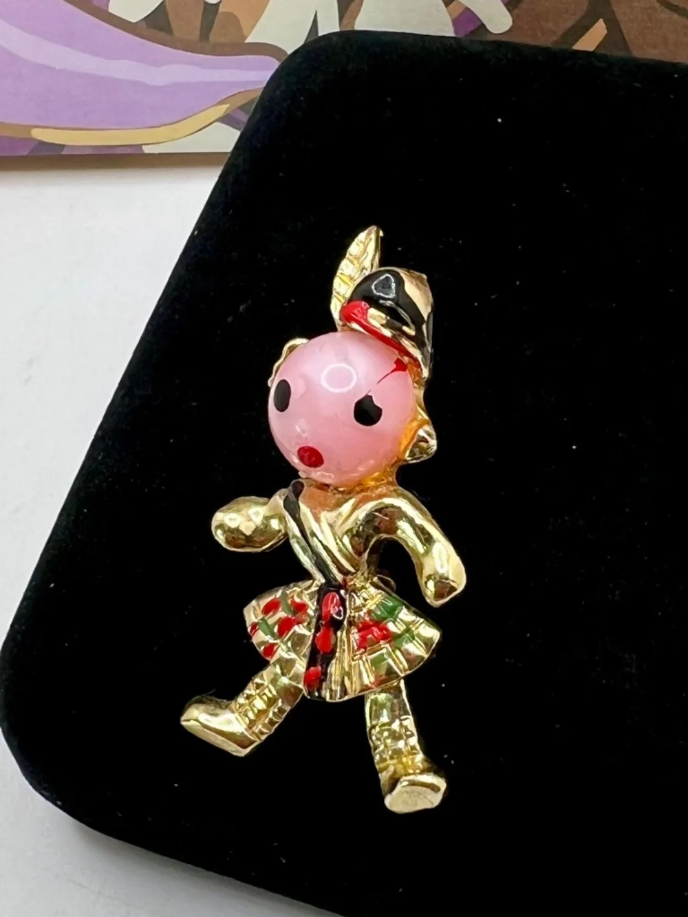 Scotsman Brooch Vintage Jelly Head
